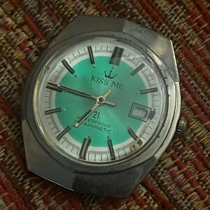 Unique Kiss Me Mens Wristwarch
